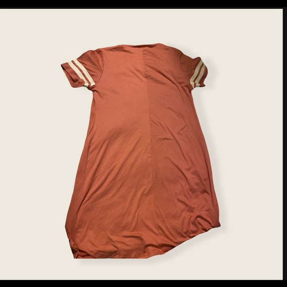 This dress is a whole Vibe “Chillin” size large - Picture 4 of 4